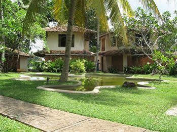Kosgoda Beach Resort ภายนอก รูปภาพ